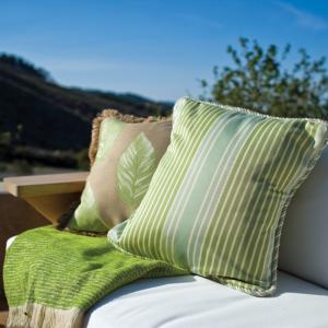 HOMES & GARDENS